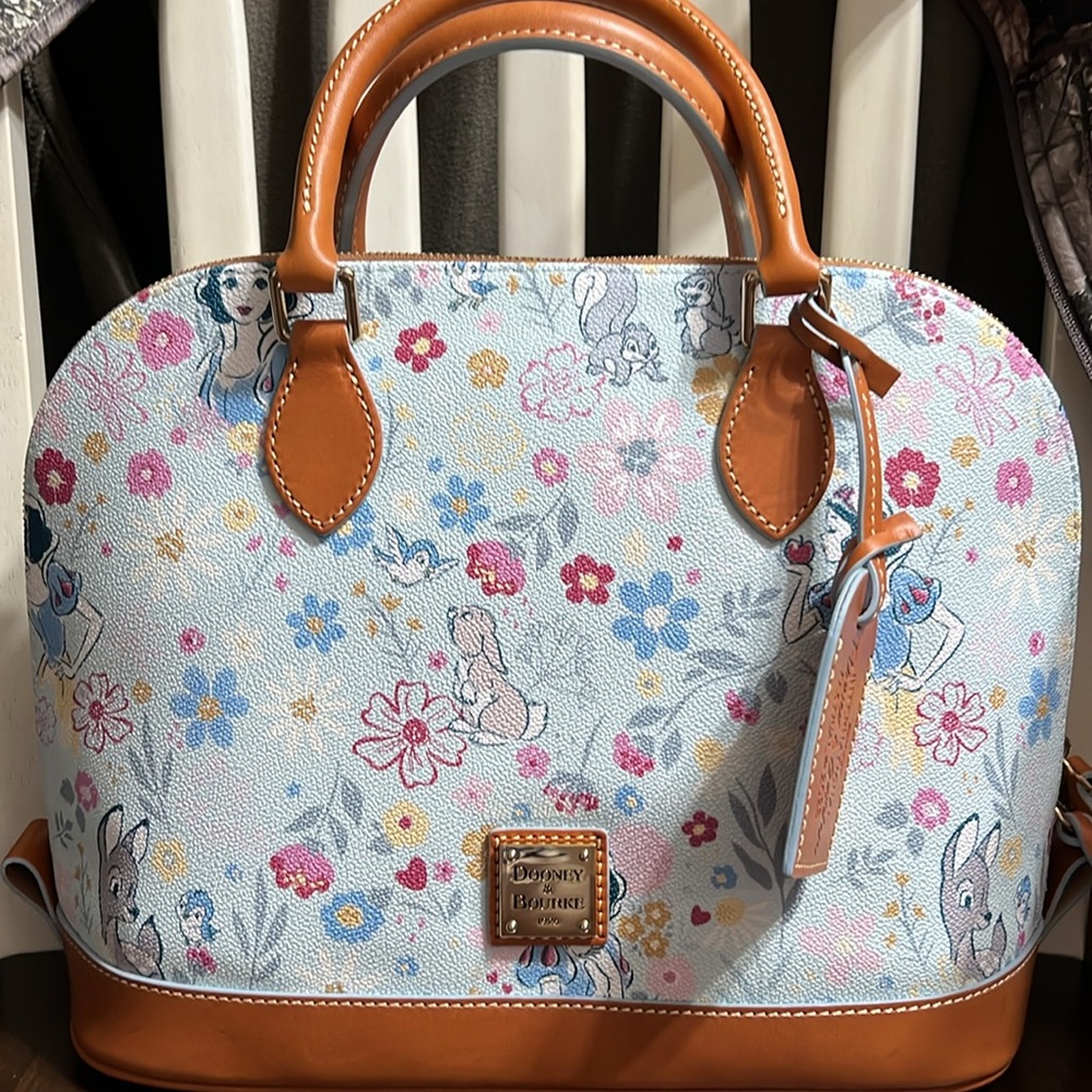 🎉HP🎉 Disney Dooney And Bourke Snow White Flower And Garden 2023 Satchel Bag